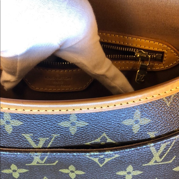 Authentic ✅ - Picture 4 of 8